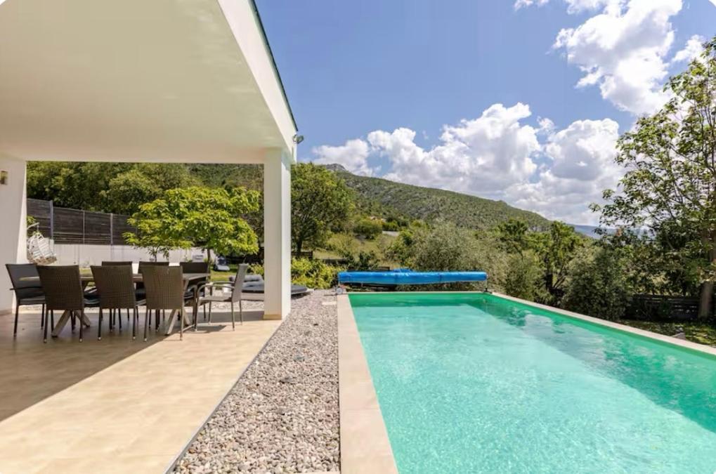 Villa Mona ,heated swimming pool - Housity