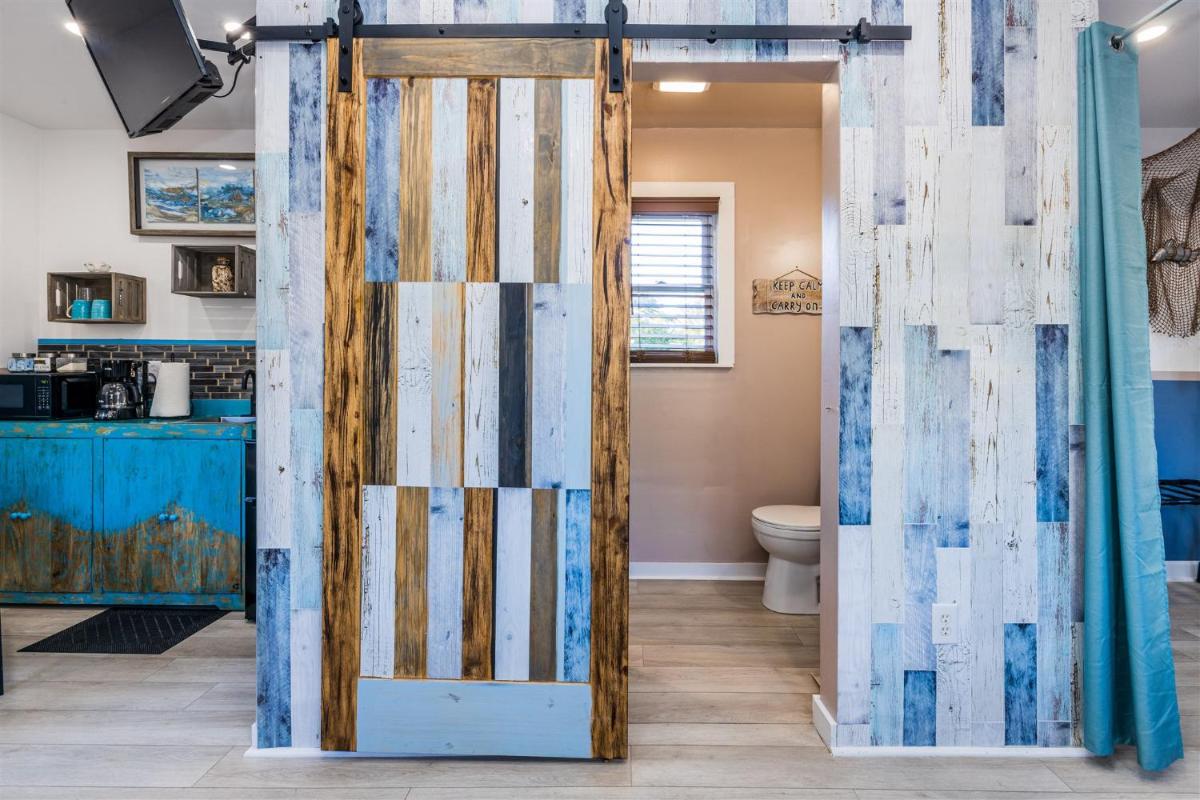 Whimsical Tiny House, Cape Charles Virginia - Housity