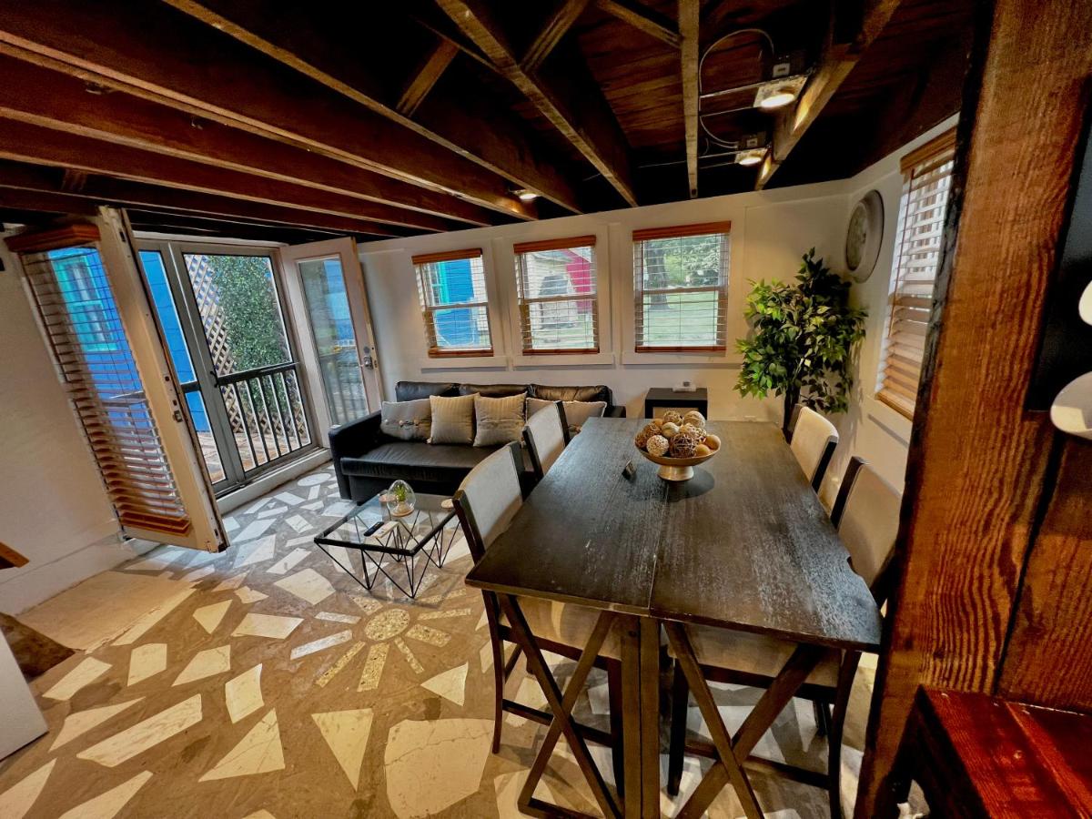 Whimsical Tiny House, Cape Charles Virginia - Housity