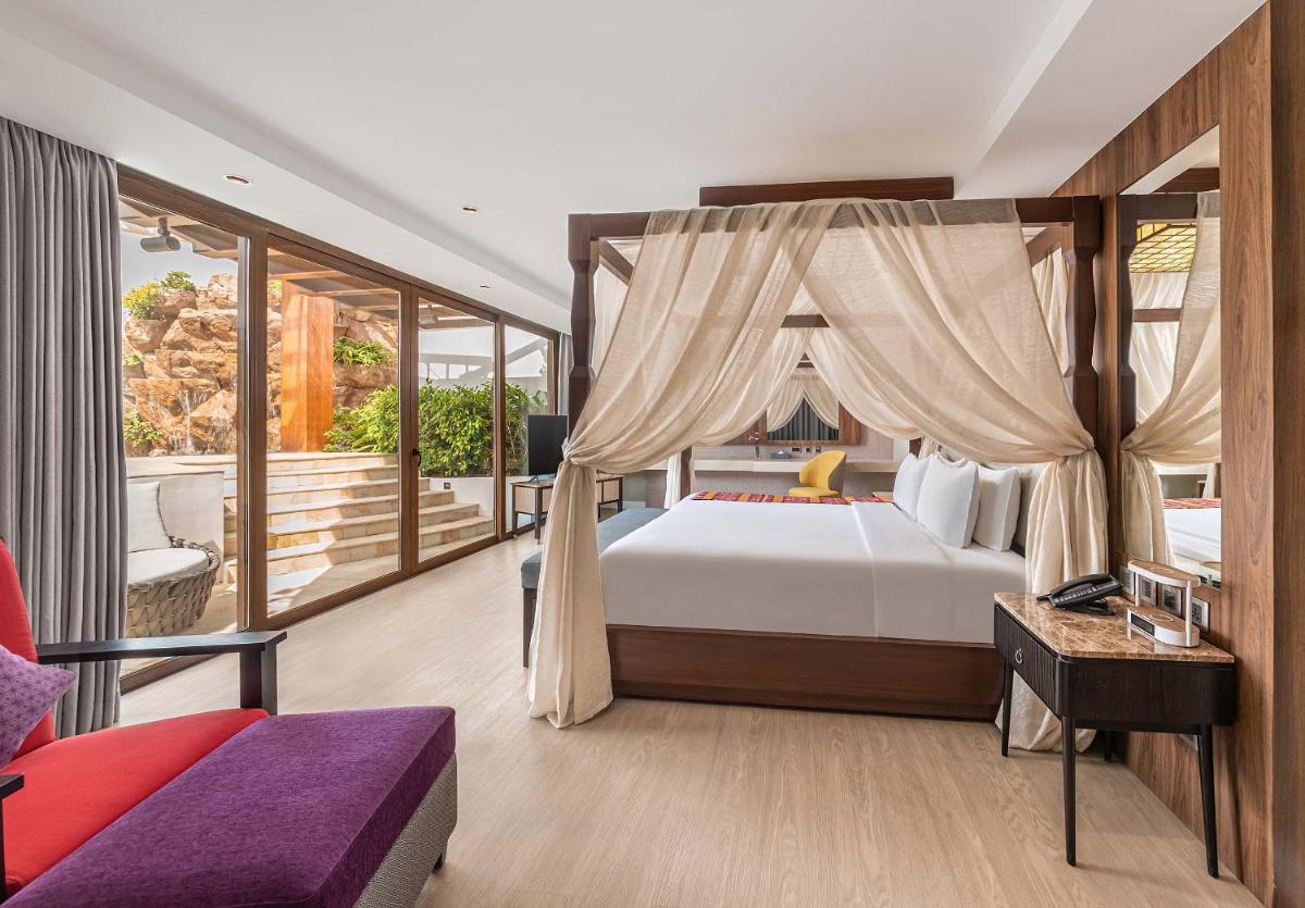 Mandarin Bay Resort and Spa - Housity