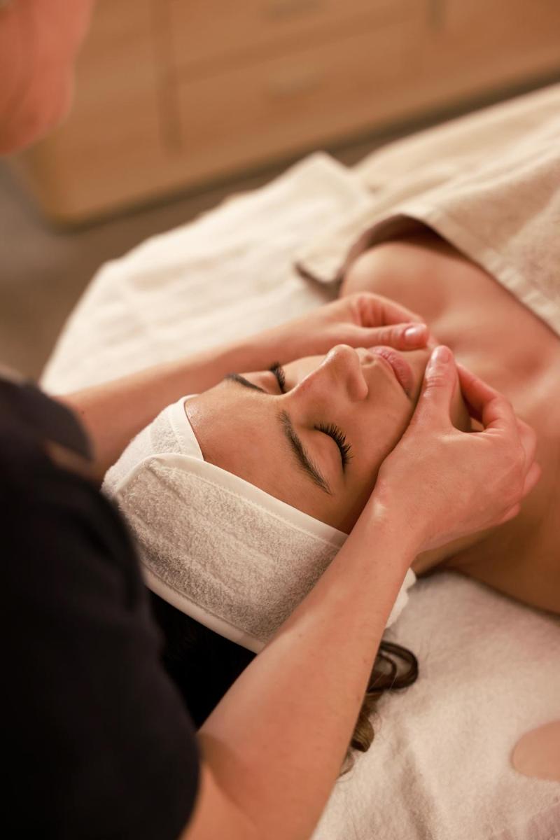 Spa ou équipements de bien-être de l'établissement Eco-Domaine La Fontaine - HOTEL-SPA - 300 m Plage de la Fontaine aux Bretons