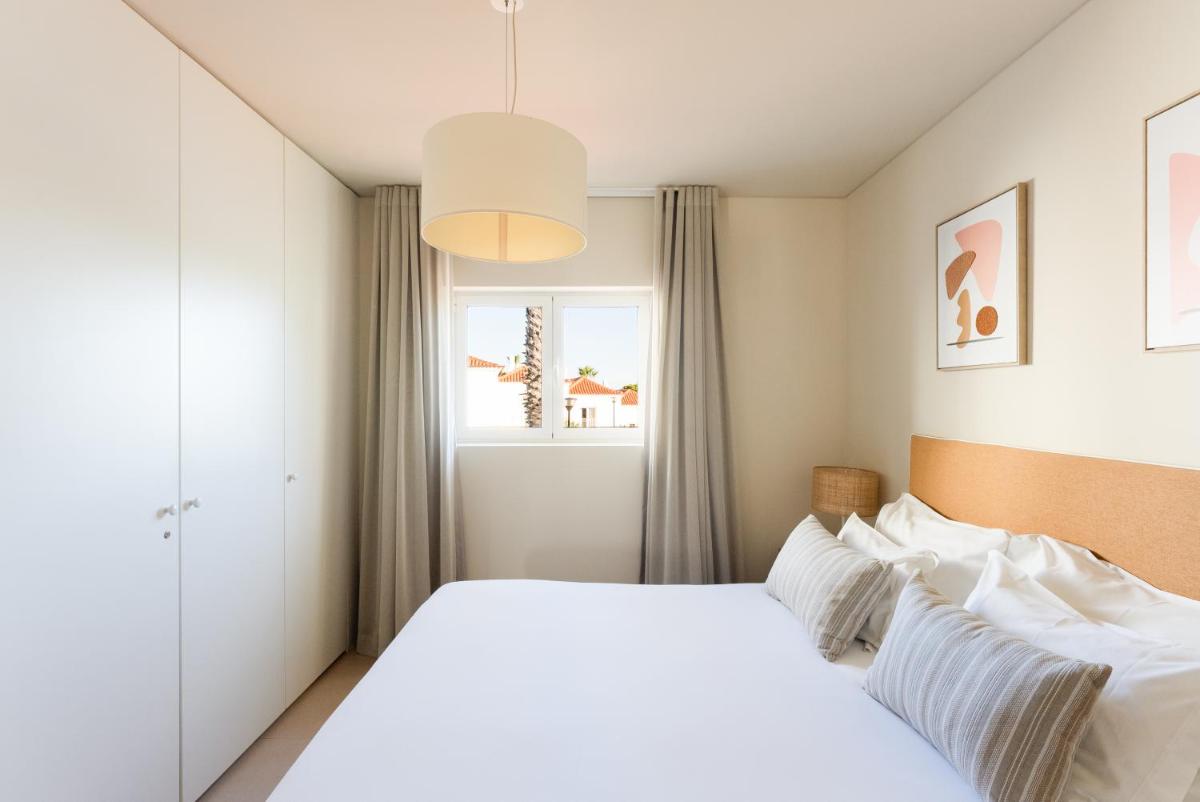 Uma cama ou camas num quarto em Eden Villas & Apartments