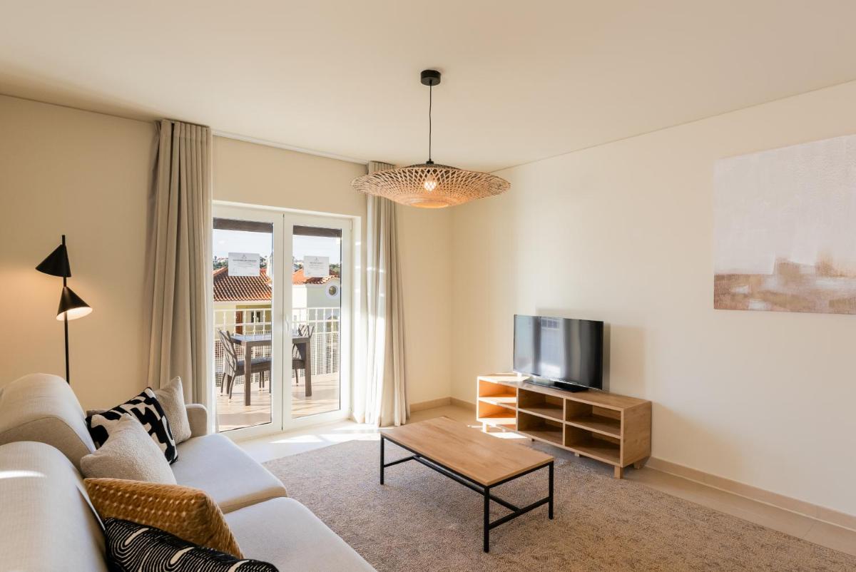 Uma televisão e/ou sistema de entretenimento em Eden Villas & Apartments