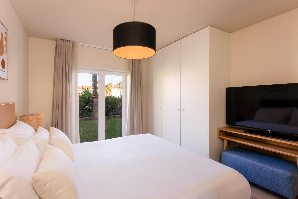Uma cama ou camas num quarto em Eden Villas & Apartments