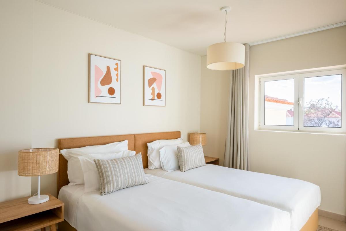 Uma cama ou camas num quarto em Eden Villas & Apartments