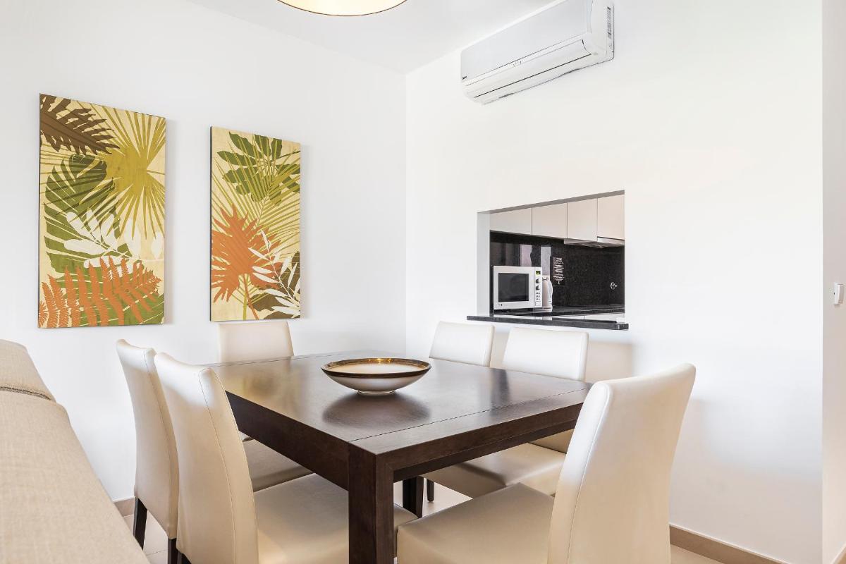 A cozinha ou kitchenette de Eden Villas & Apartments
