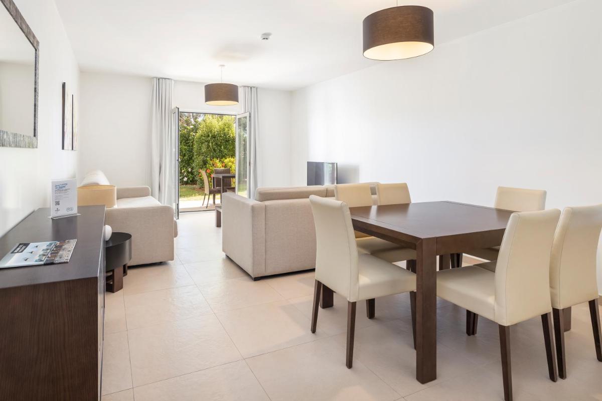 A cozinha ou kitchenette de Eden Villas & Apartments