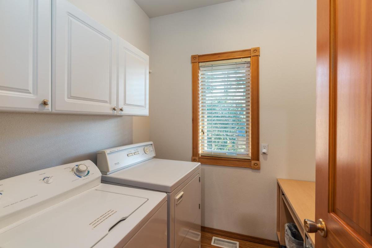 THE INN Bigfork Bay - Housity