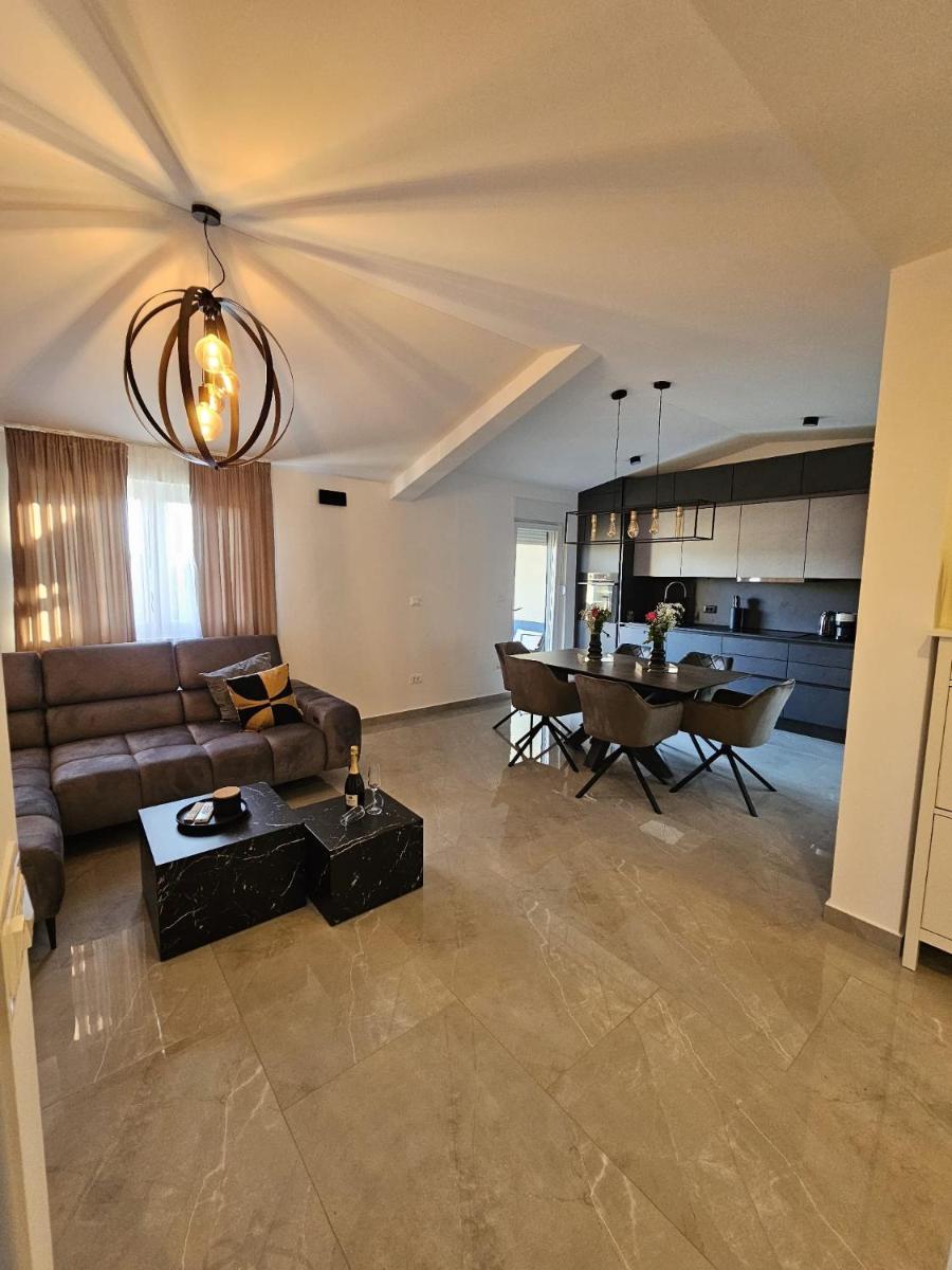 LaNiMa LUX - Housity