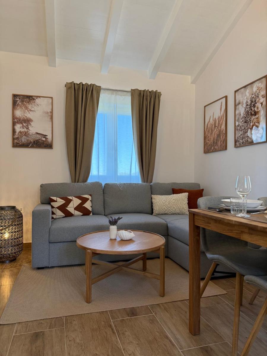 Guest House Lena, Nerezine, Mali Losinj - Housity