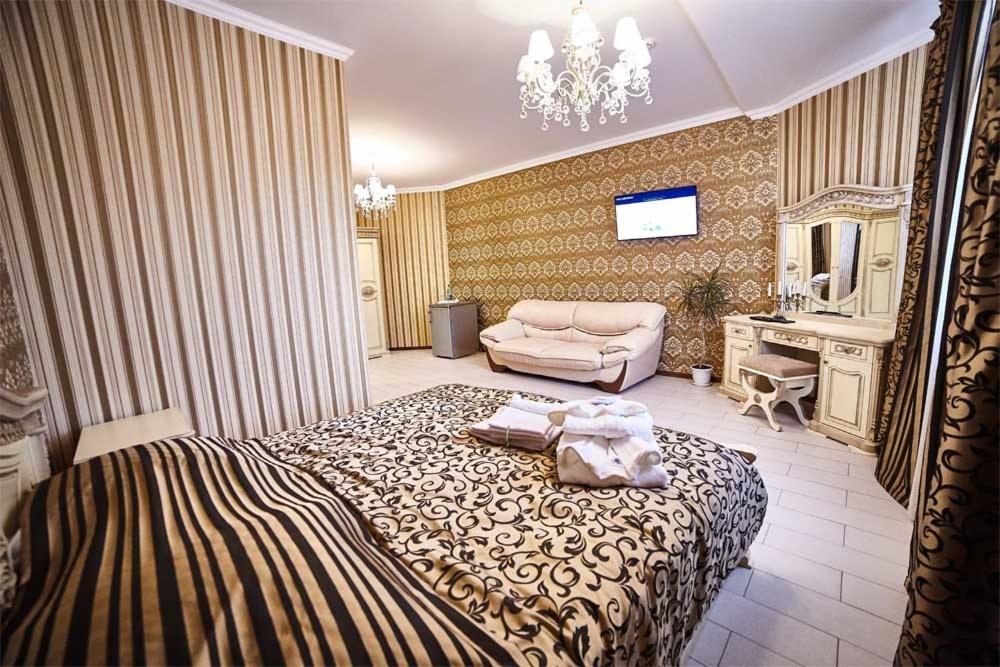 Hotel Kristall - Housity