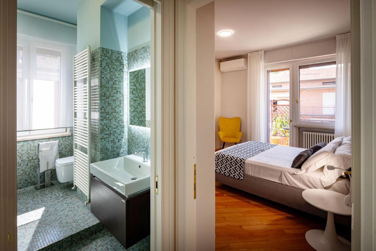 Sky Blue Rooms - Housity