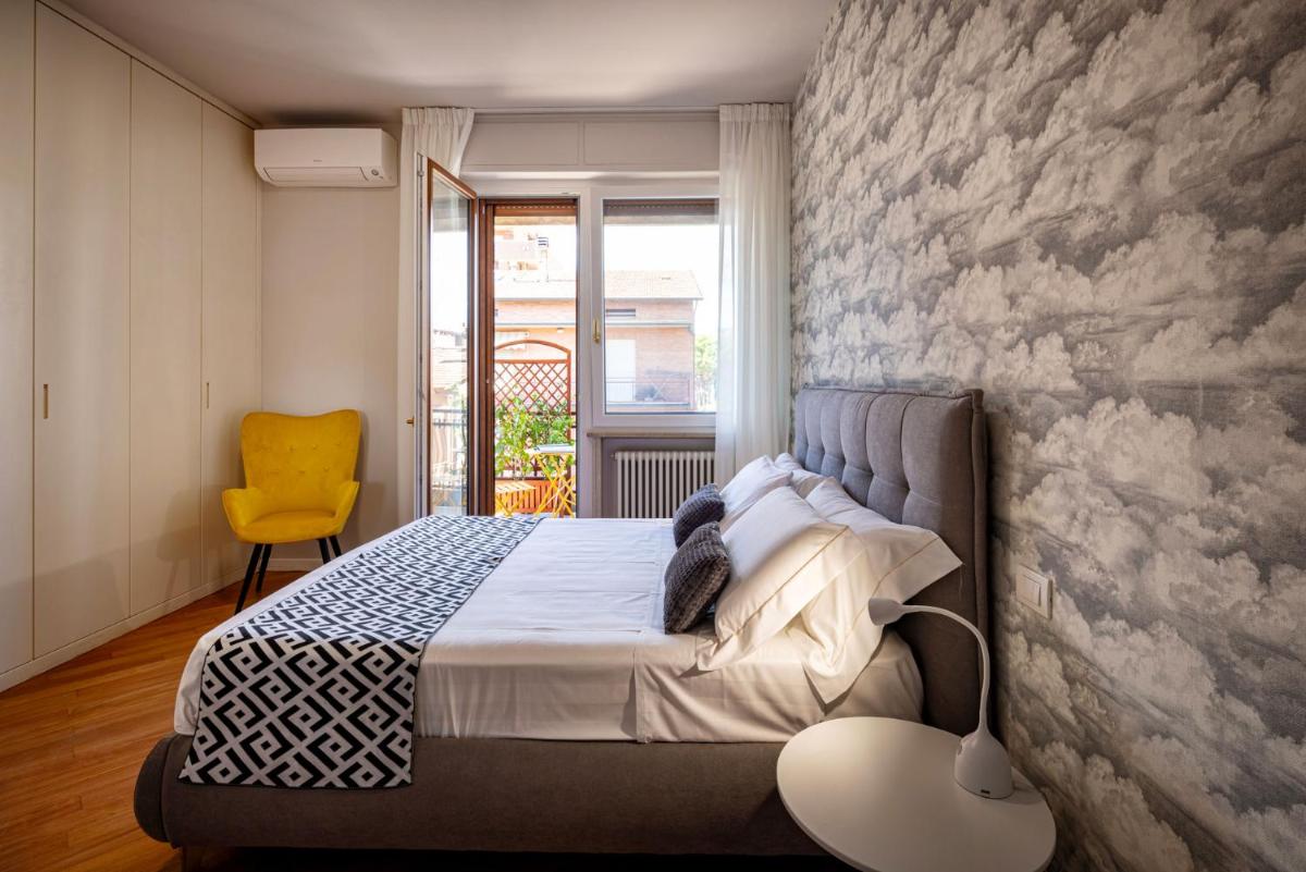 Sky Blue Rooms - Housity