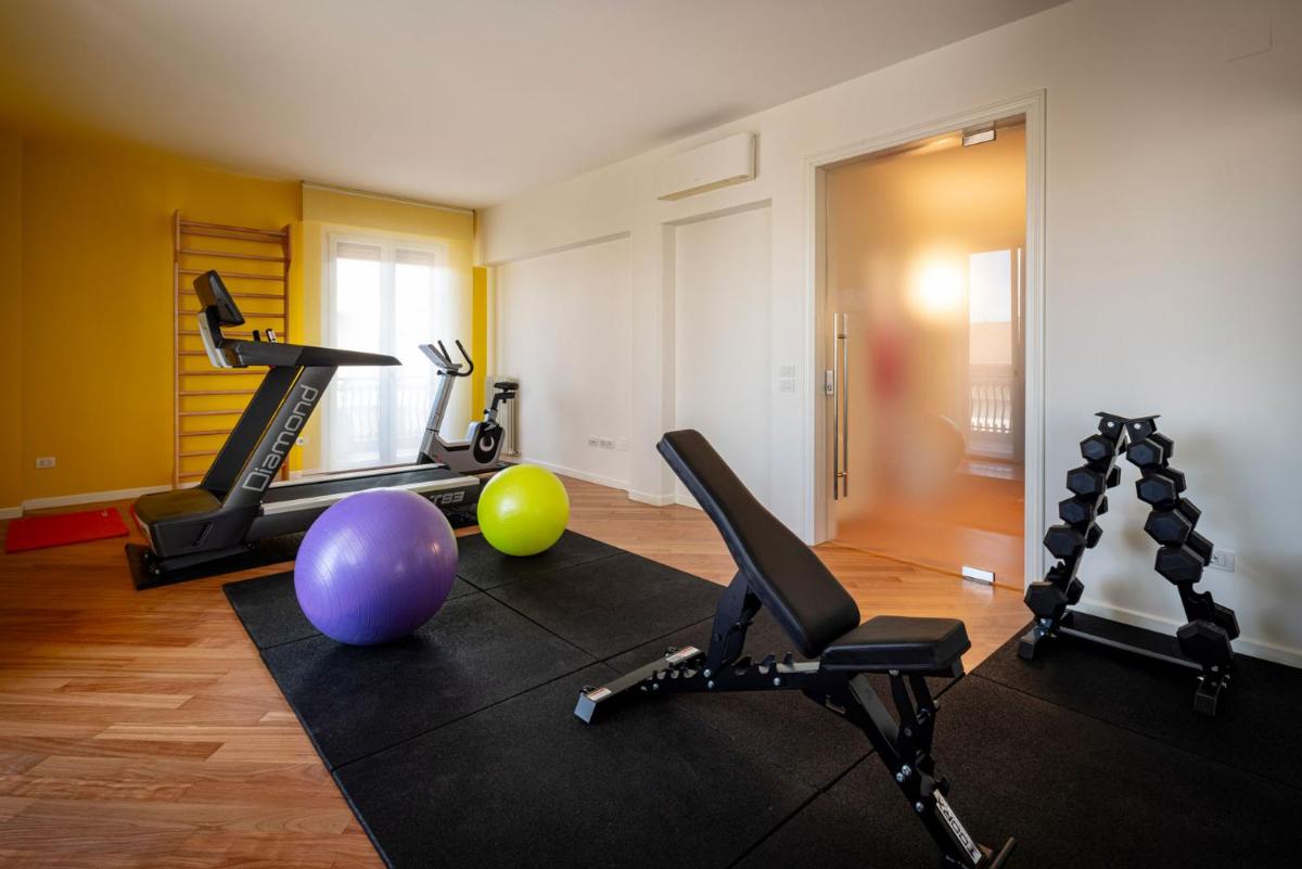 Sky Blue Rooms - Housity