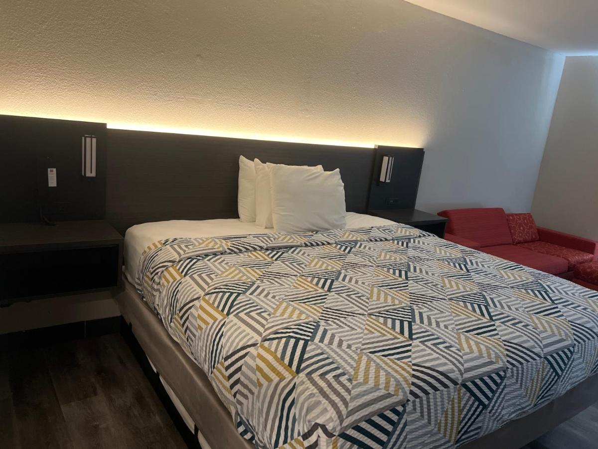 Motel 6 Tulsa, OK Airport - Housity