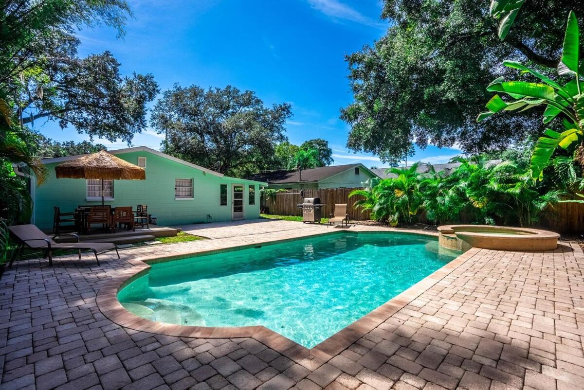 Tropical Oasis- Luxury Pool -Ace Location - Housity