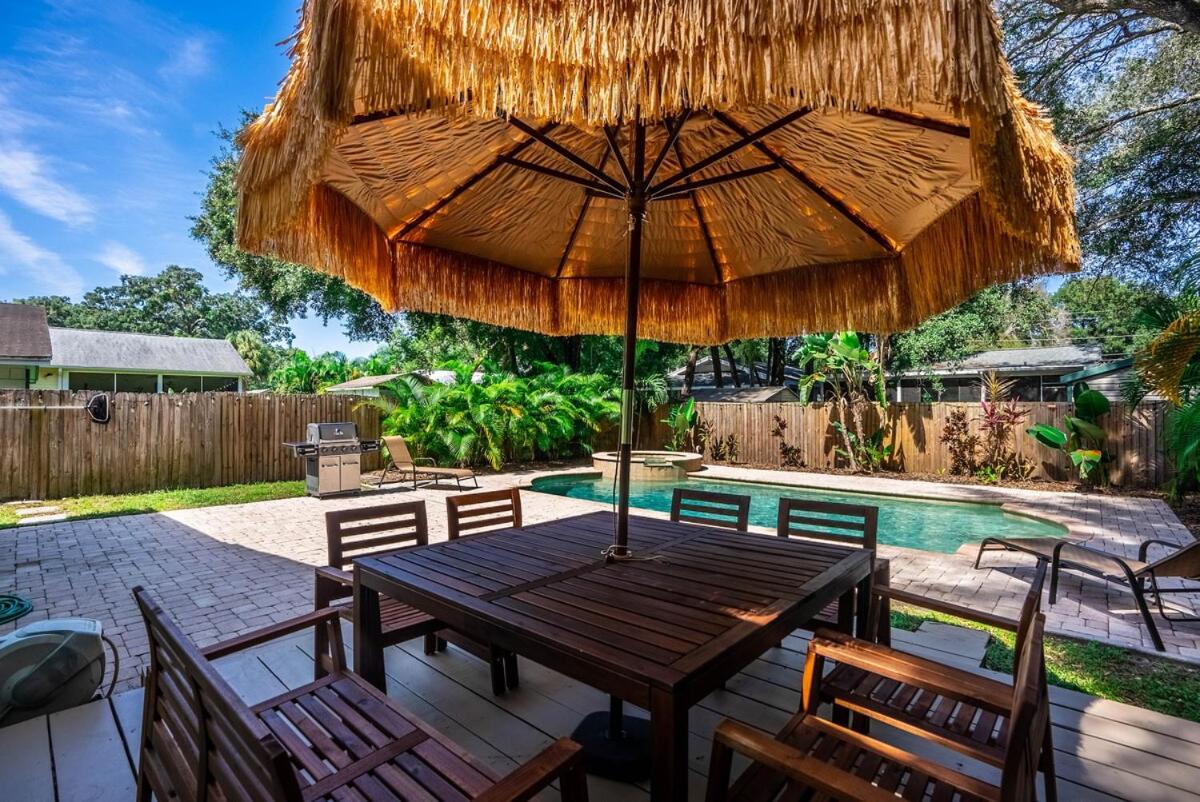 Tropical Oasis- Luxury Pool -Ace Location - Housity