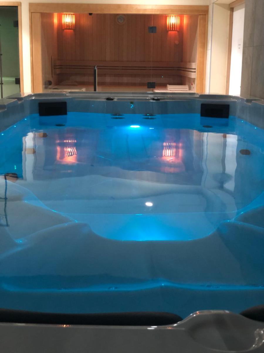Piscine de l'établissement Eco-Domaine La Fontaine - HOTEL-SPA - 300 m Plage de la Fontaine aux Bretons ou située à proximité