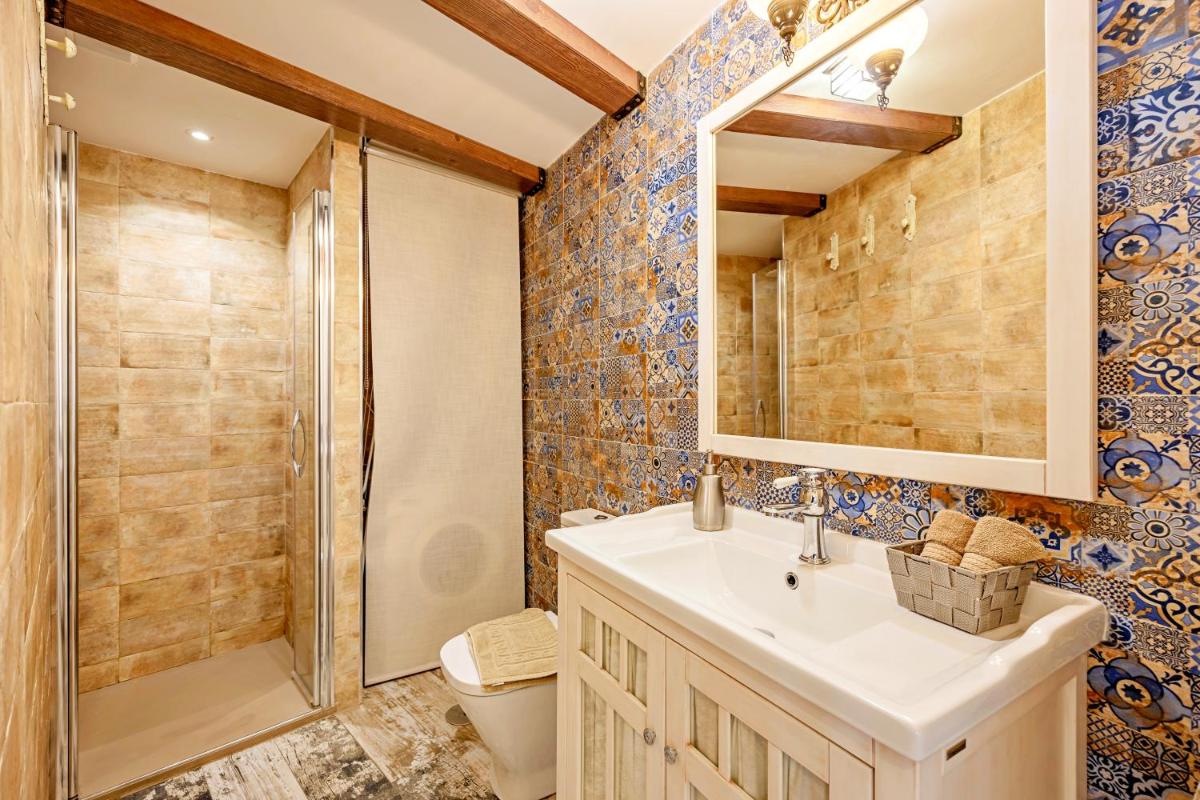 tuGuest Nazarí Calderería Apartments - Free parking - Housity
