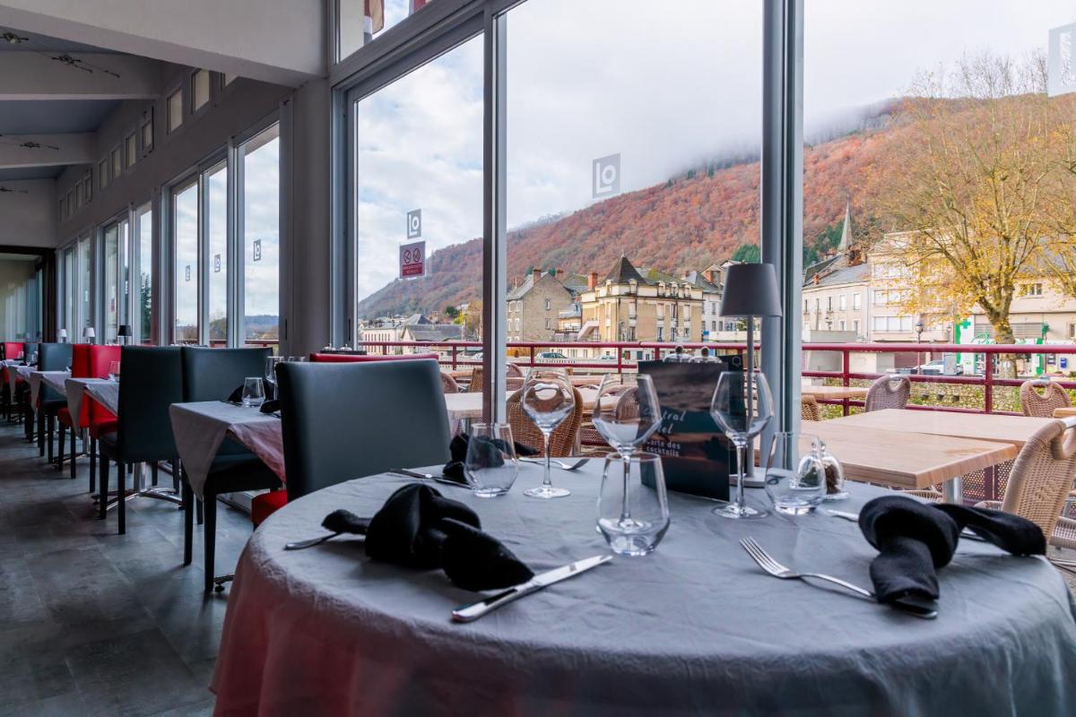Vue générale sur la montagne ou vue sur la montagne depuis l'hôtel