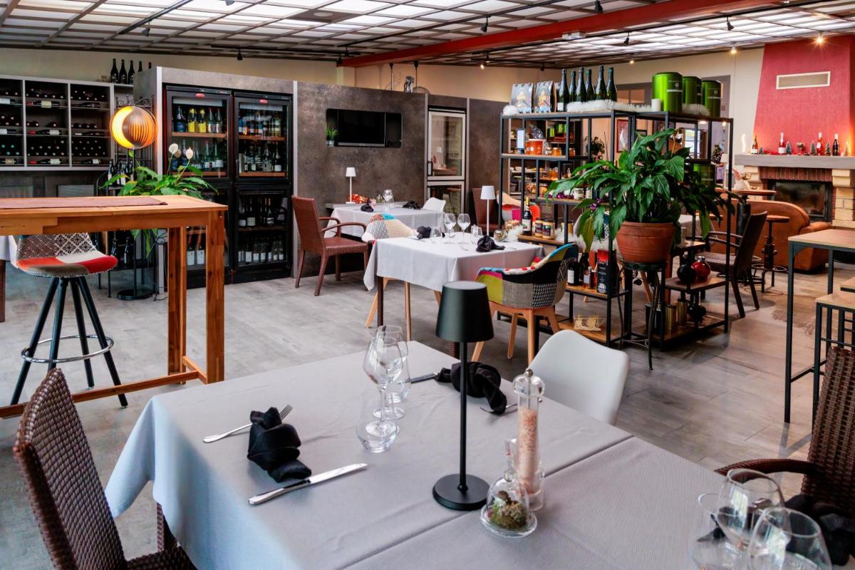 Restaurant ou autre lieu de restauration dans l'établissement Logis Central Hôtel - Restaurant & Spa