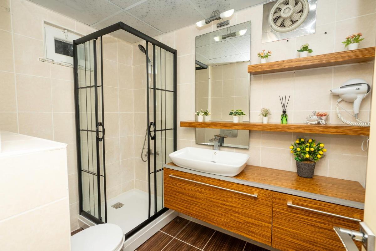 B lackstone Homes - Housity