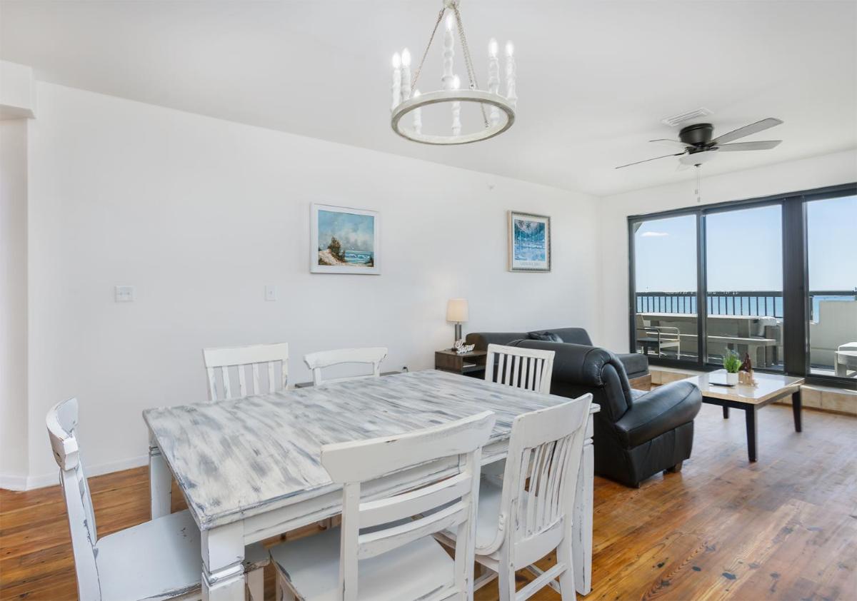 Beach Paradise - Perfect Ocean Views with Pool & Sauna & Breakfast! - Housity