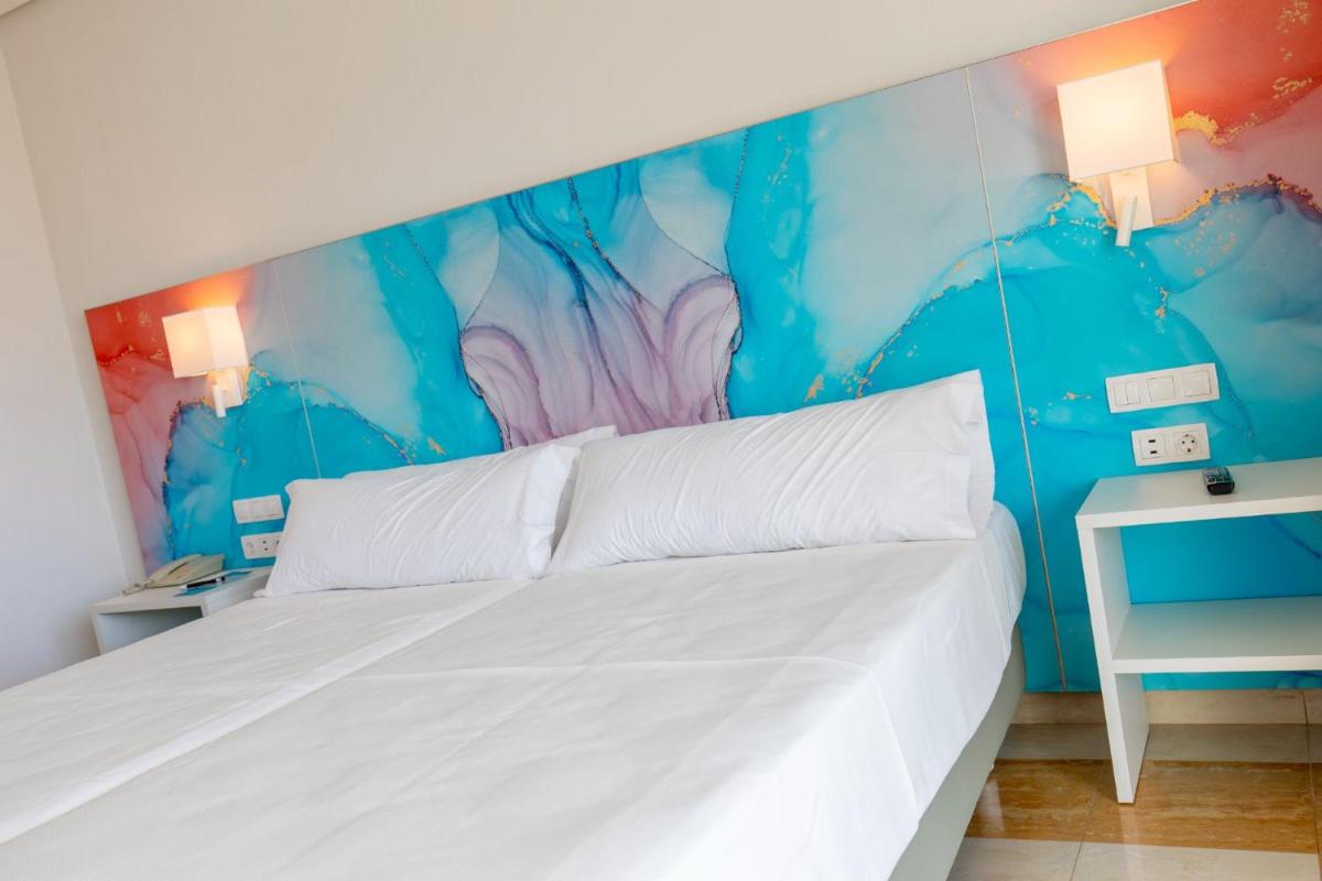 Cama o camas de una habitación en Hotel BCL Levante Club & Spa 4 Sup - Only Adults Recomended