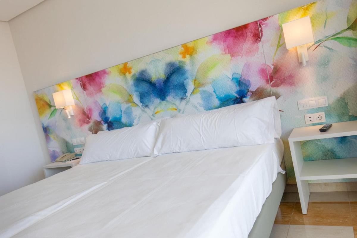 Cama o camas de una habitación en Hotel BCL Levante Club & Spa 4 Sup - Only Adults Recomended