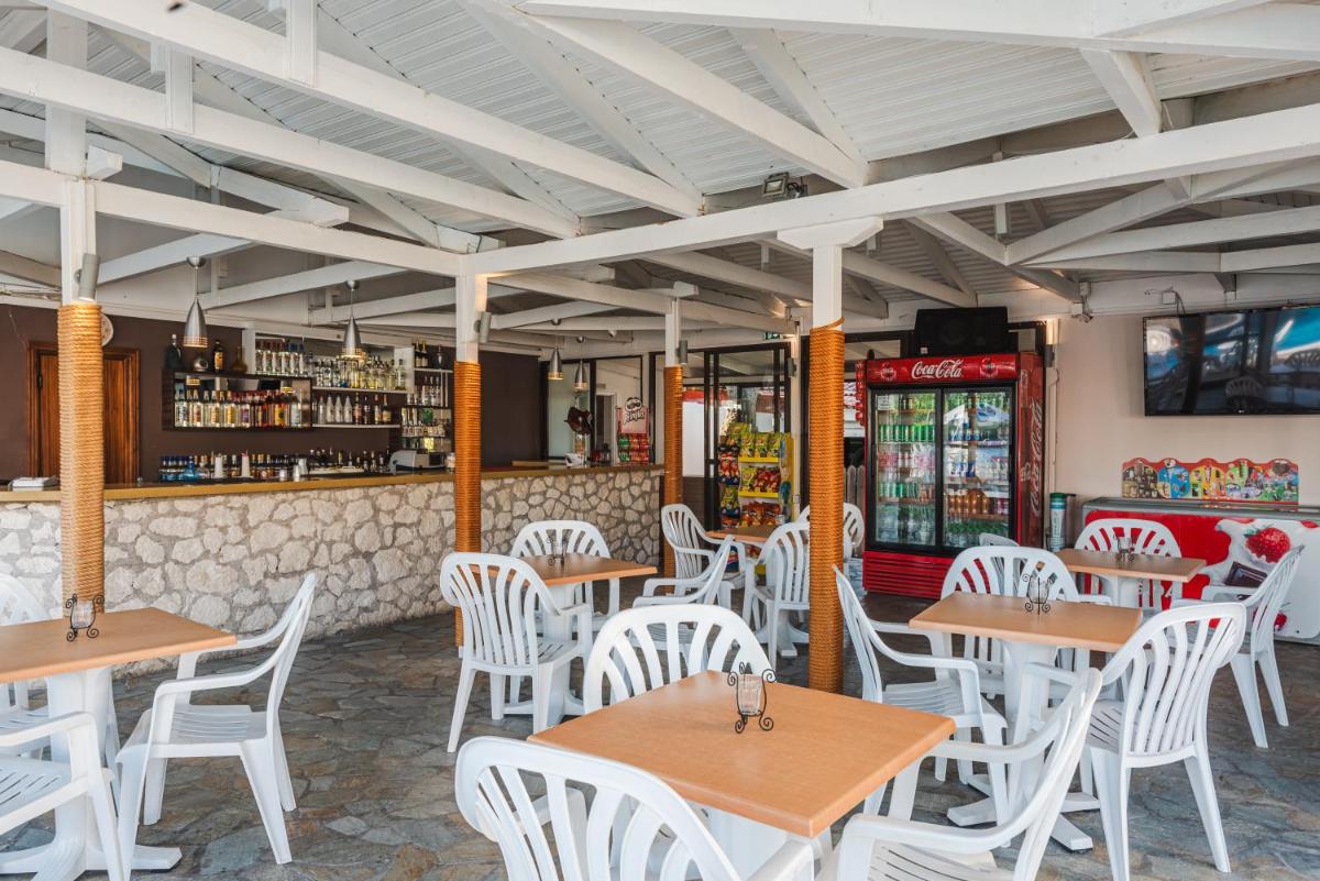 Village Inn Studios & Family Apartments - Housity