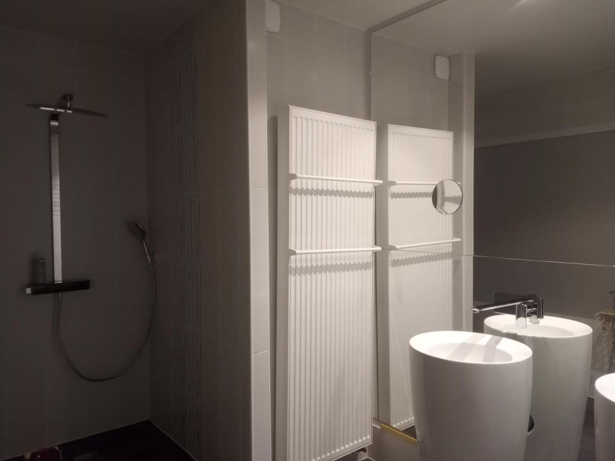Salle de bains dans l'établissement Domaine du Haut Jardin Hôtel & Chalets Spa Privé