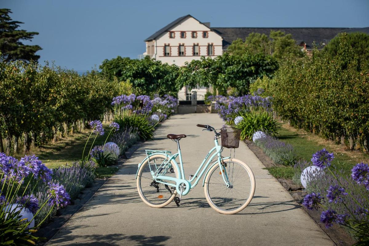 Jardin de l'établissement Eco-Domaine La Fontaine - RESIDENCE-SPA - Plage de la Fontaine aux Bretons