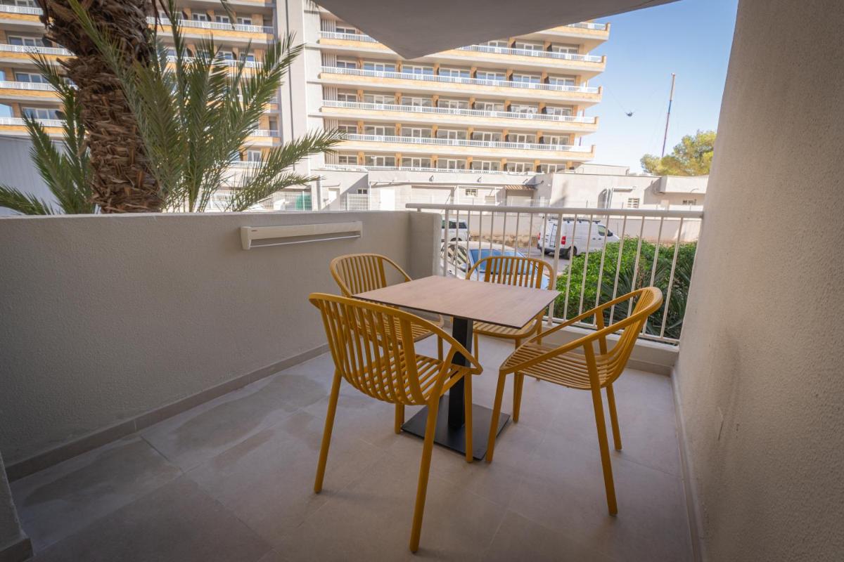 Un balcón o terraza de Apartamentos Vistasol
