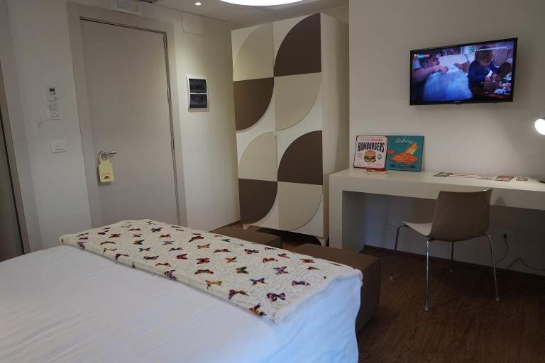 Hotel Piero Della Francesca - Housity