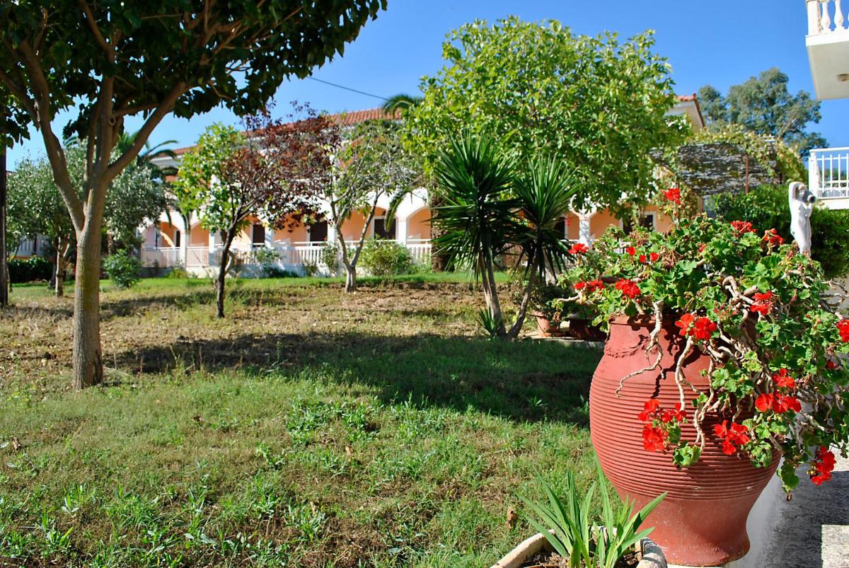 Dennis Apartments - Housity