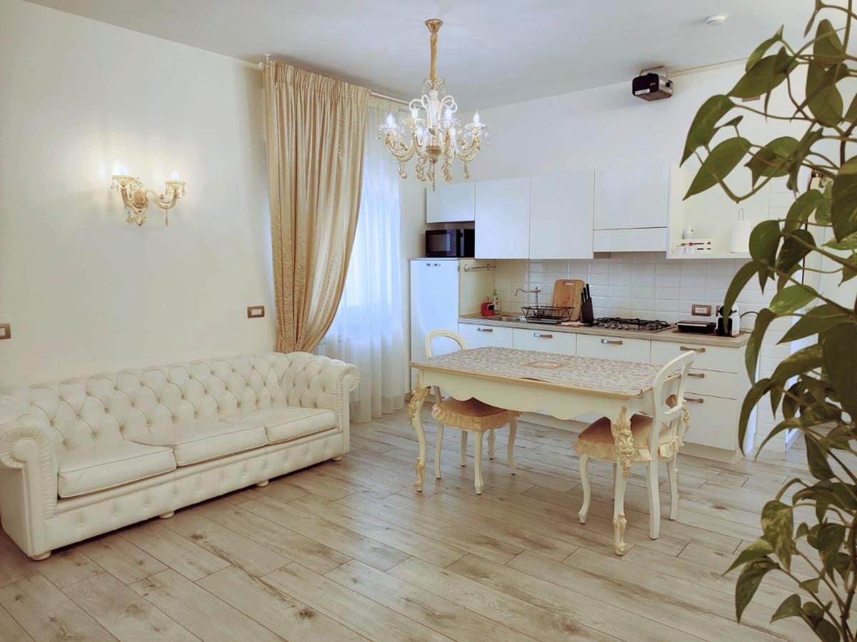 Alloggio Turistico GIULIETTA e Romeo - INTERO APPARTAMENTO - Villafranca di Verona, Zimmer, Holiday Rooms - Housity
