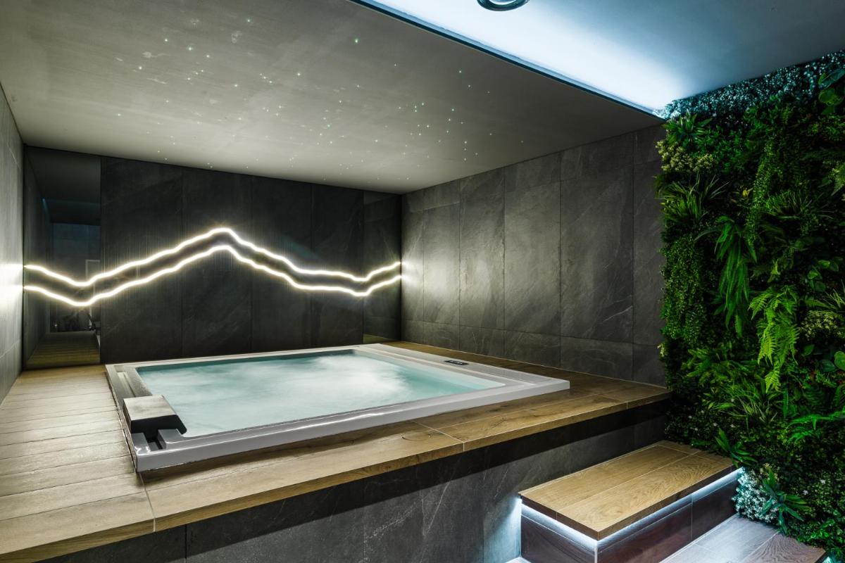 Wellness Hotel Svornost - Housity
