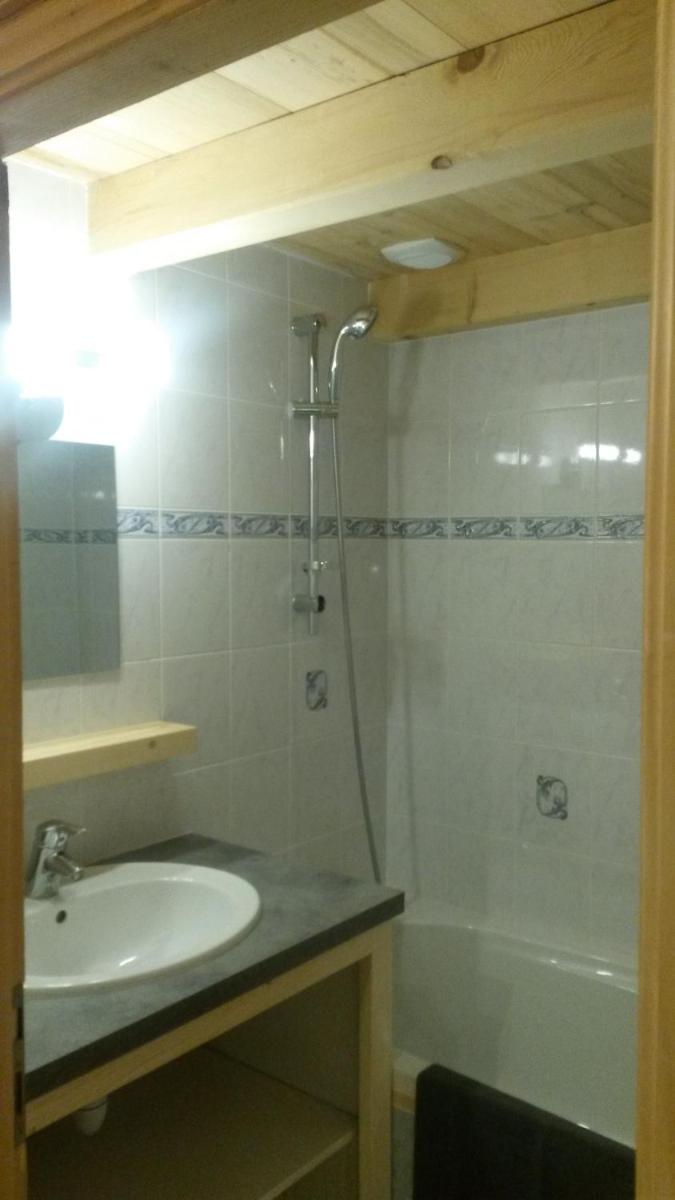 Salle de bains dans l'établissement Apart'hotel & Spa "La Destière"