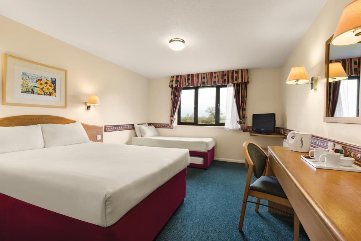 Days Inn Michaelwood M5 - Housity