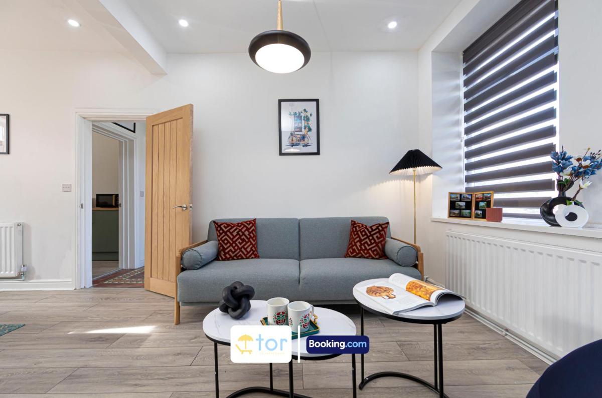 Explore Welsh Wonders, 3 Bedroom House By The One Retreats Short Lets & Serviced Accommodation Treharris - Housity