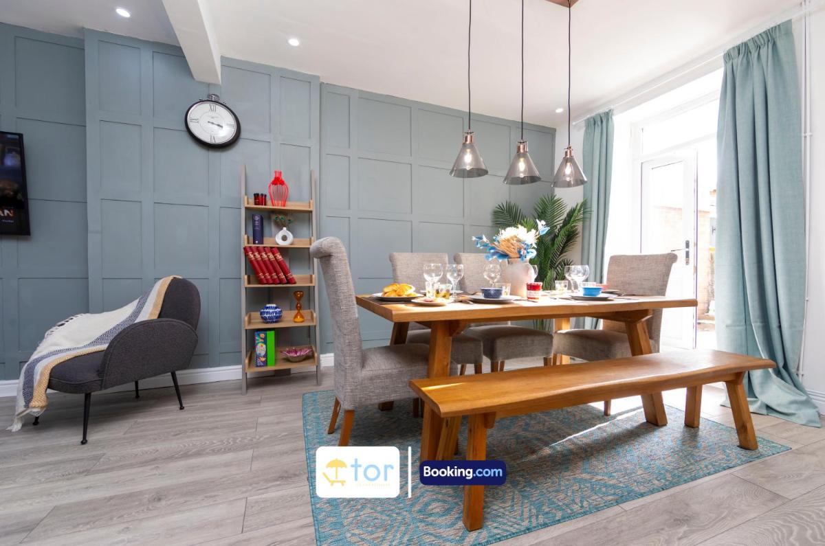 Explore Welsh Wonders, 3 Bedroom House By The One Retreats Short Lets & Serviced Accommodation Treharris - Housity