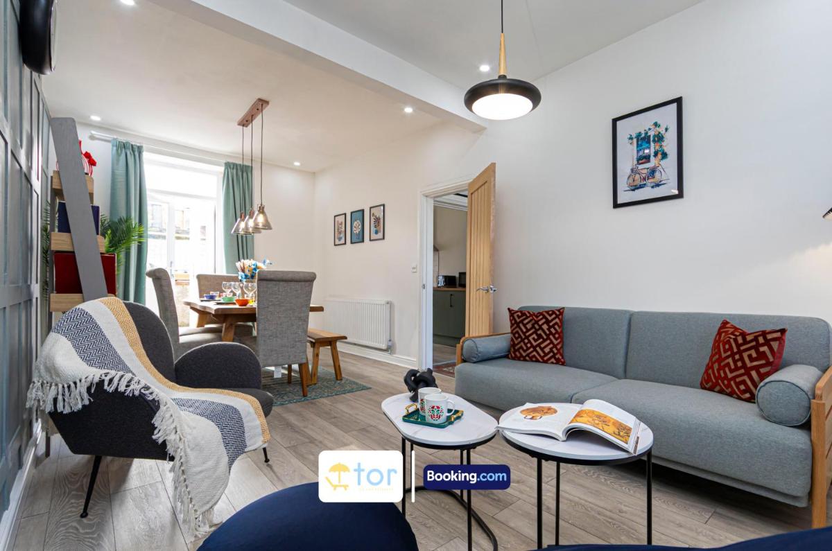 Explore Welsh Wonders, 3 Bedroom House By The One Retreats Short Lets & Serviced Accommodation Treharris - Housity