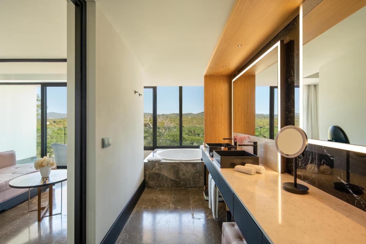 Imagen de la galería de BLESS Hotel Ibiza - The Leading Hotels of The World, en Es Canar