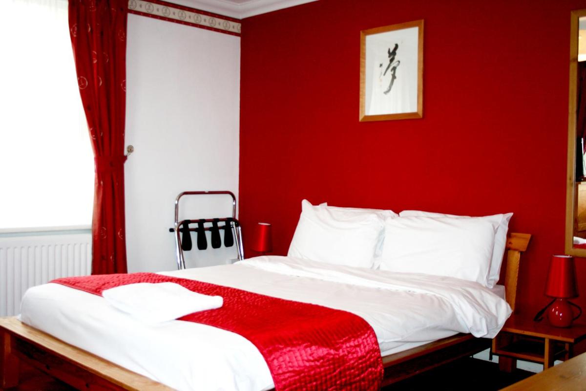 Ilfracombe House Hotel - near Cliffs Pavilion - Housity