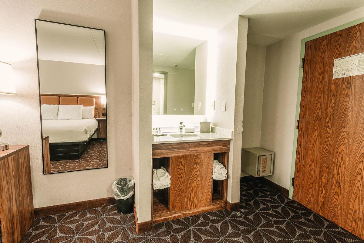 Wyndham Garden Williamsburg Busch Gardens Area - Housity