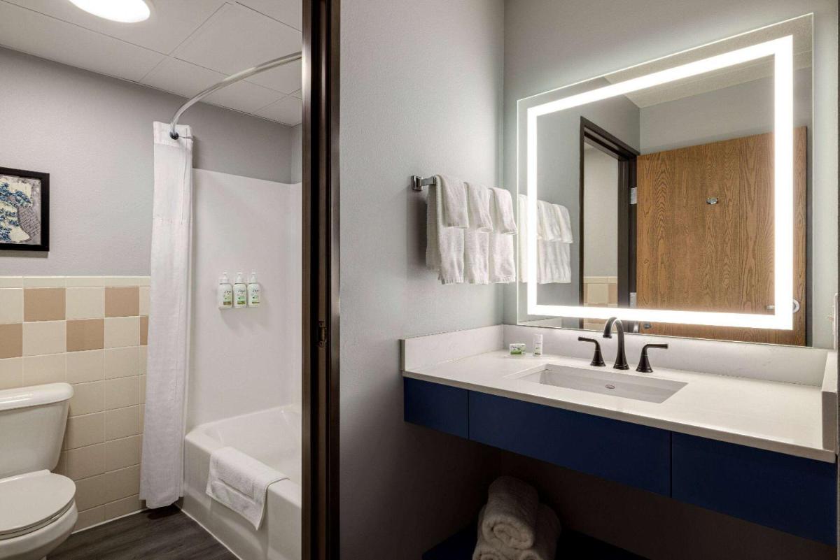 AmericInn by Wyndham Lincoln South - Housity