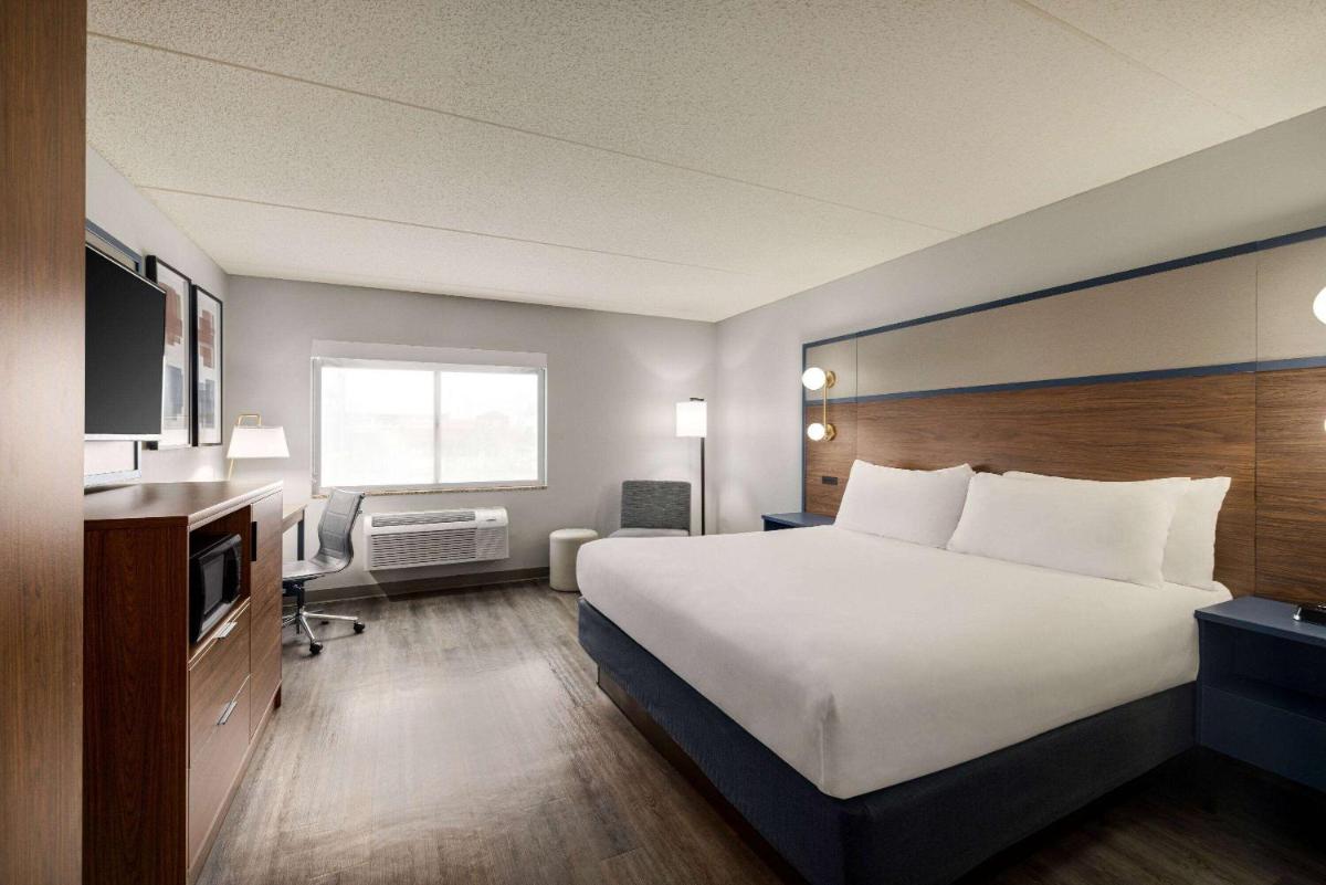 AmericInn by Wyndham Lincoln South - Housity