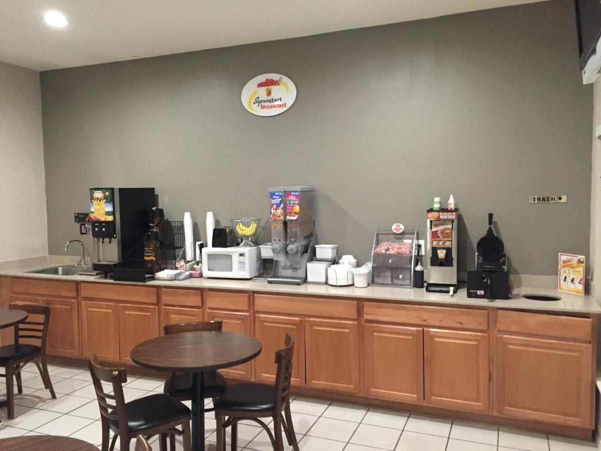 Super 8 by Wyndham Bastrop TX - Housity