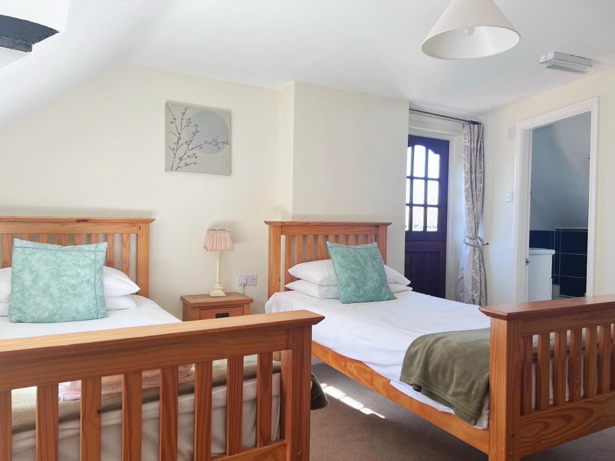 The Crown Hotel - Housity