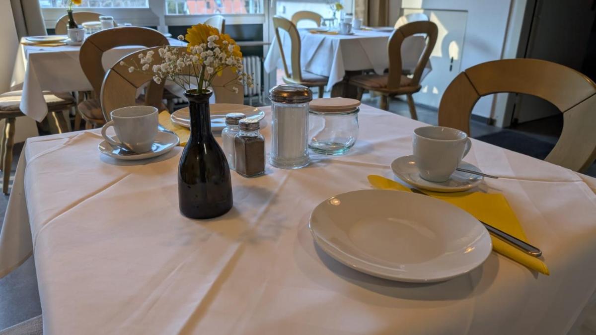 Hotel Central Garni - Housity